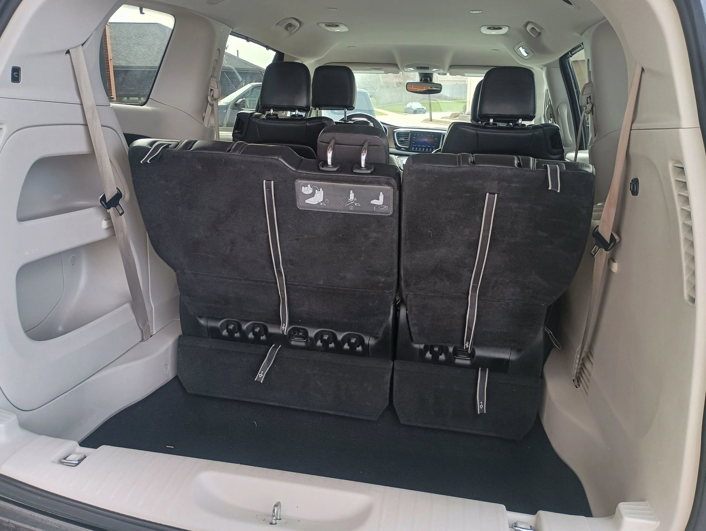 Used 2017 Chrysler Pacifica Touring-L Plus w/ Tire & Wheel Group image 11