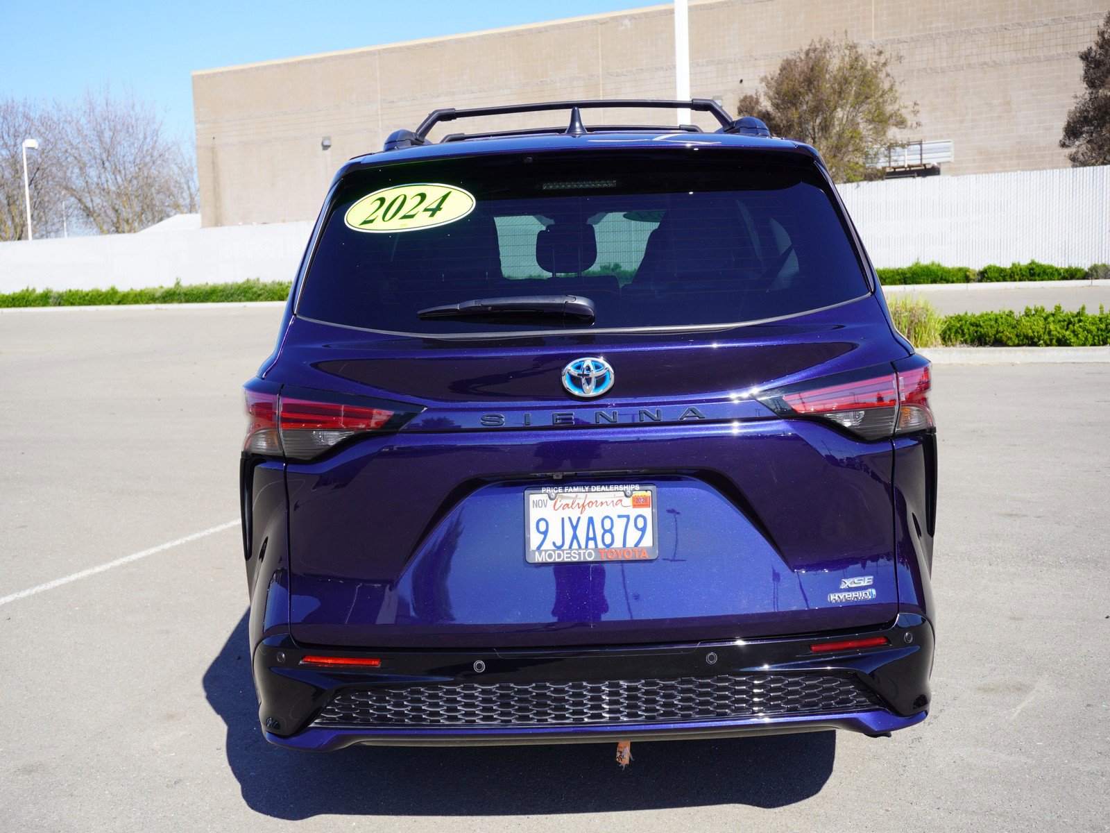 Used 2024 Toyota Sienna XSE w/ XSE Plus Package image 9