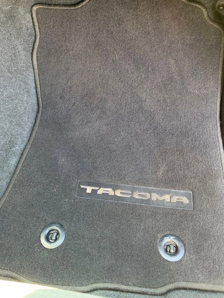 Used 2020 Toyota Tacoma Limited image 32