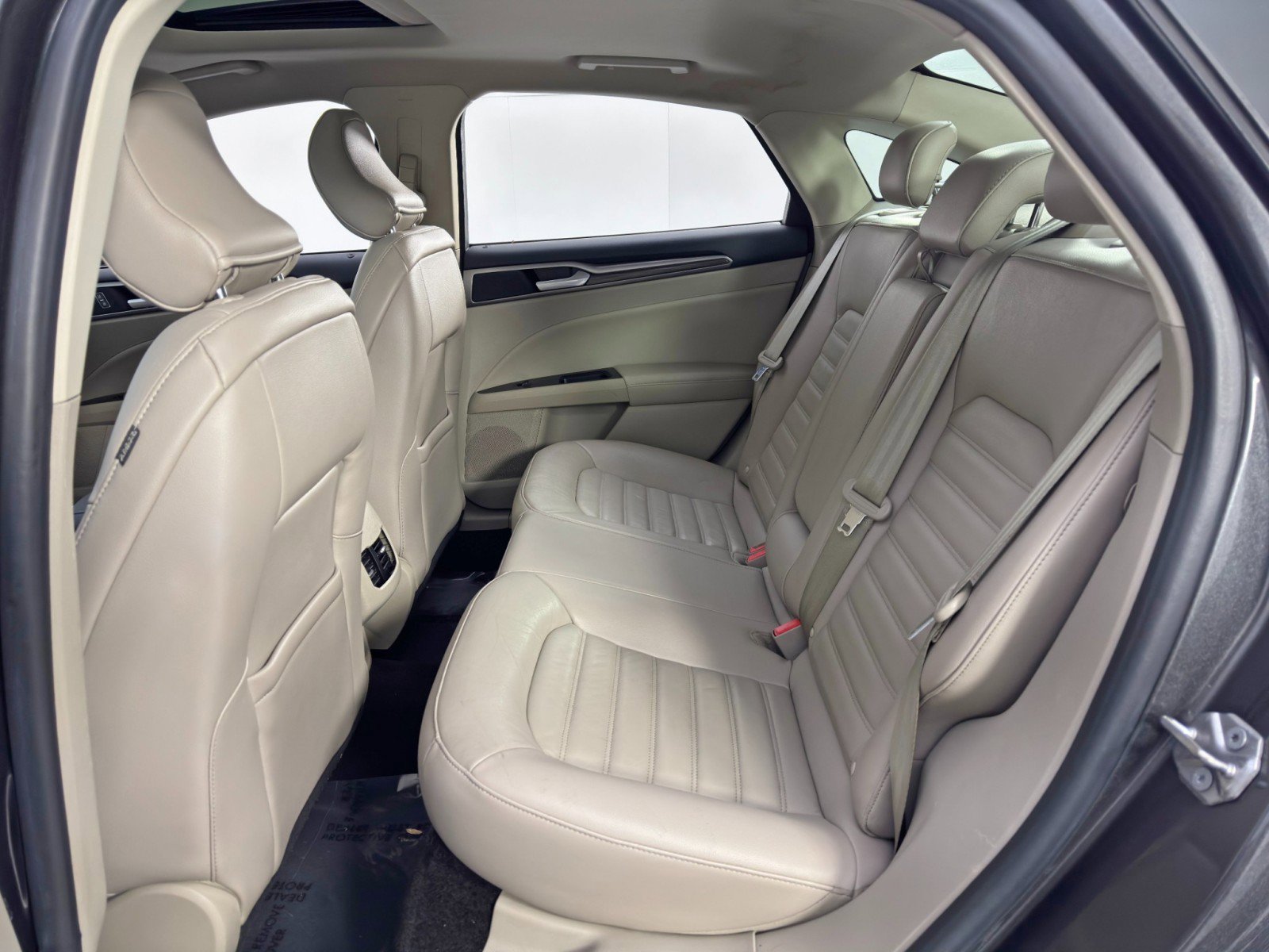 Used 2017 Ford Fusion SE w/ Fusion SE Technology Package image 34