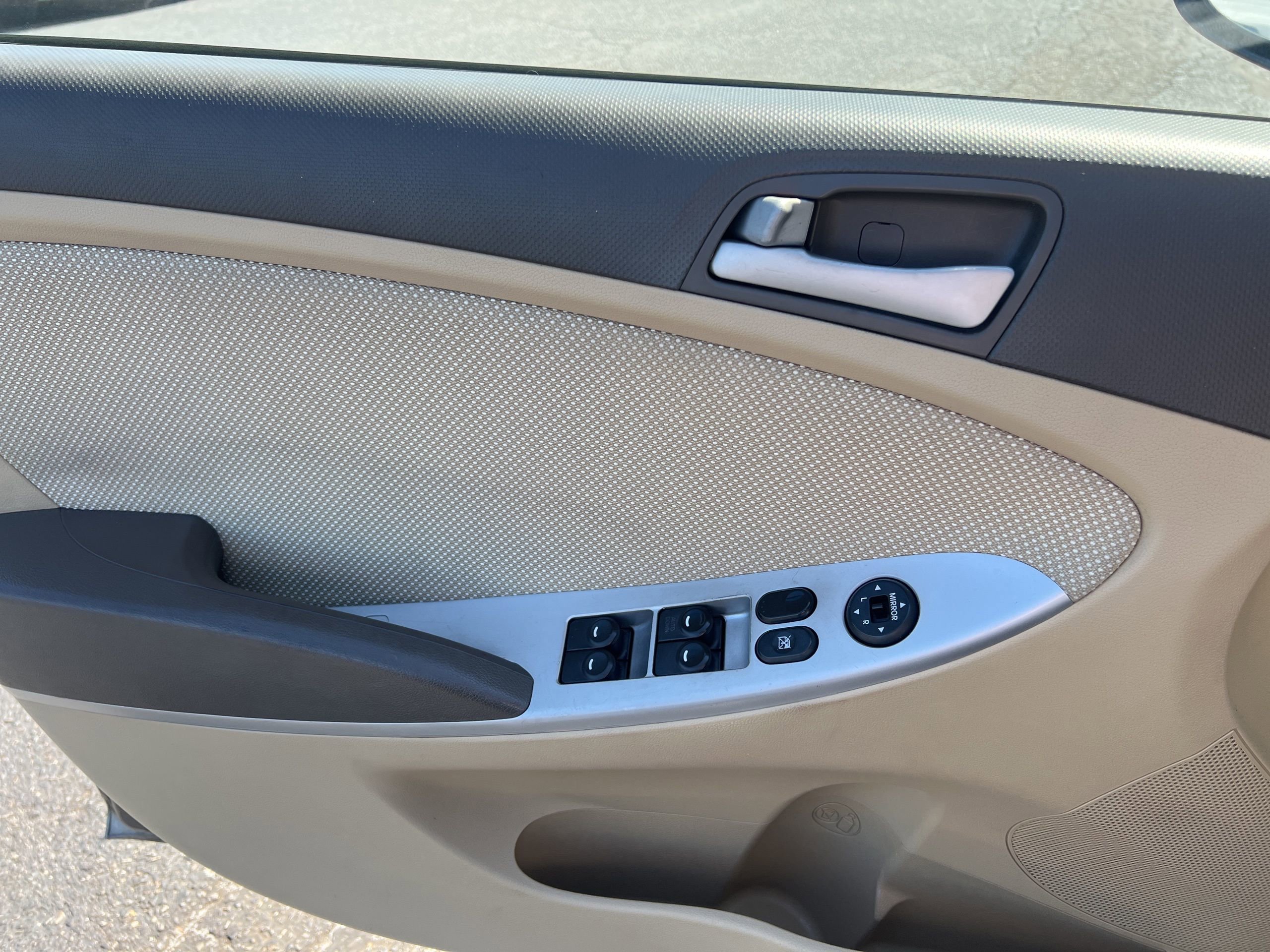 Used 2013 Hyundai Accent GLS FWD image 16