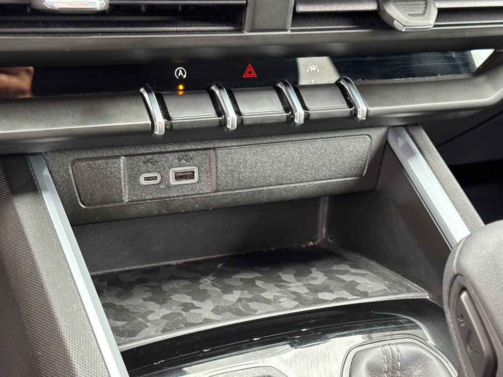 Used 2025 Chevrolet Colorado W/T RWD image 28