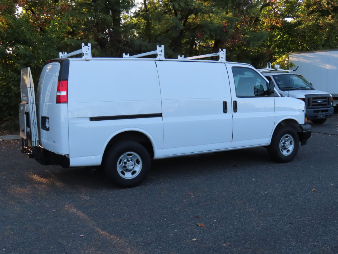 Used 2019 Chevrolet Express 3500 w/ Driver Convenience Package image 20
