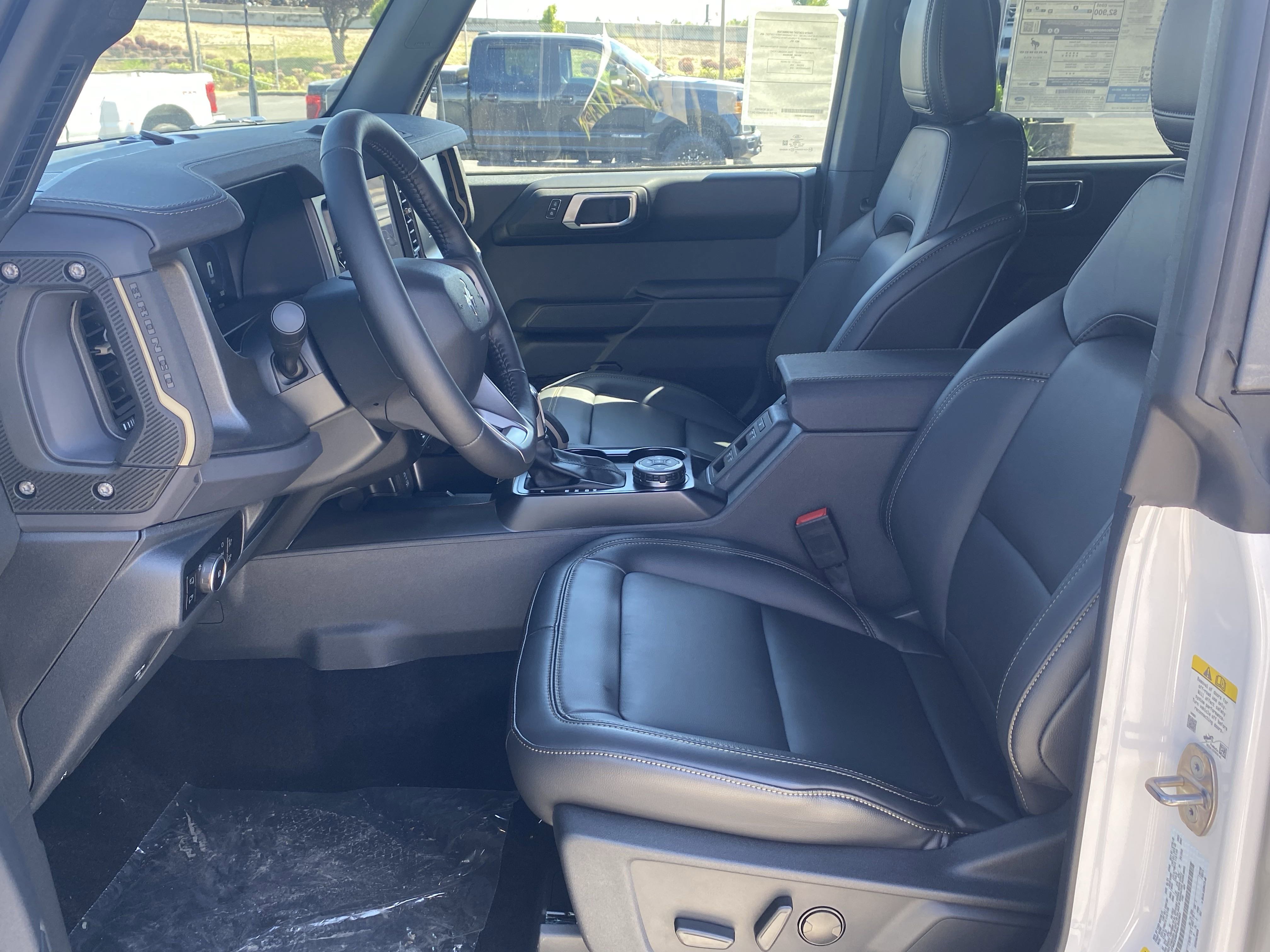 New 2025 Ford Bronco Badlands image 9