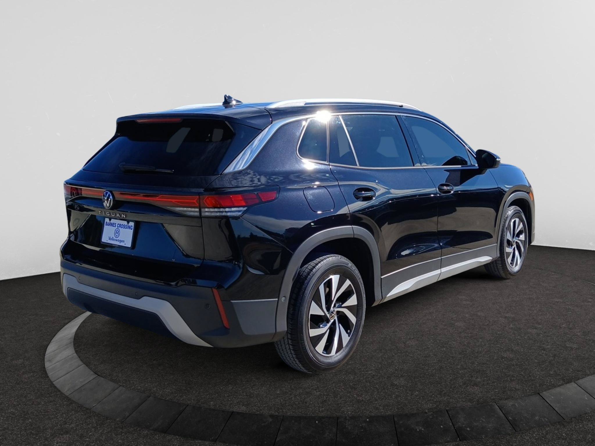 Used 2025 Volkswagen Tiguan S FWD image 7