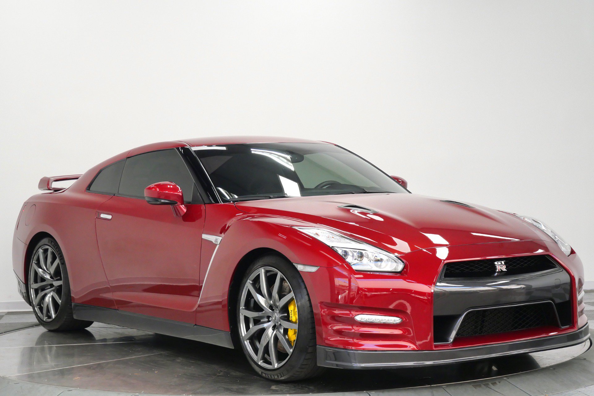 Used 2015 Nissan GT-R Premium AWD/4WD image 3