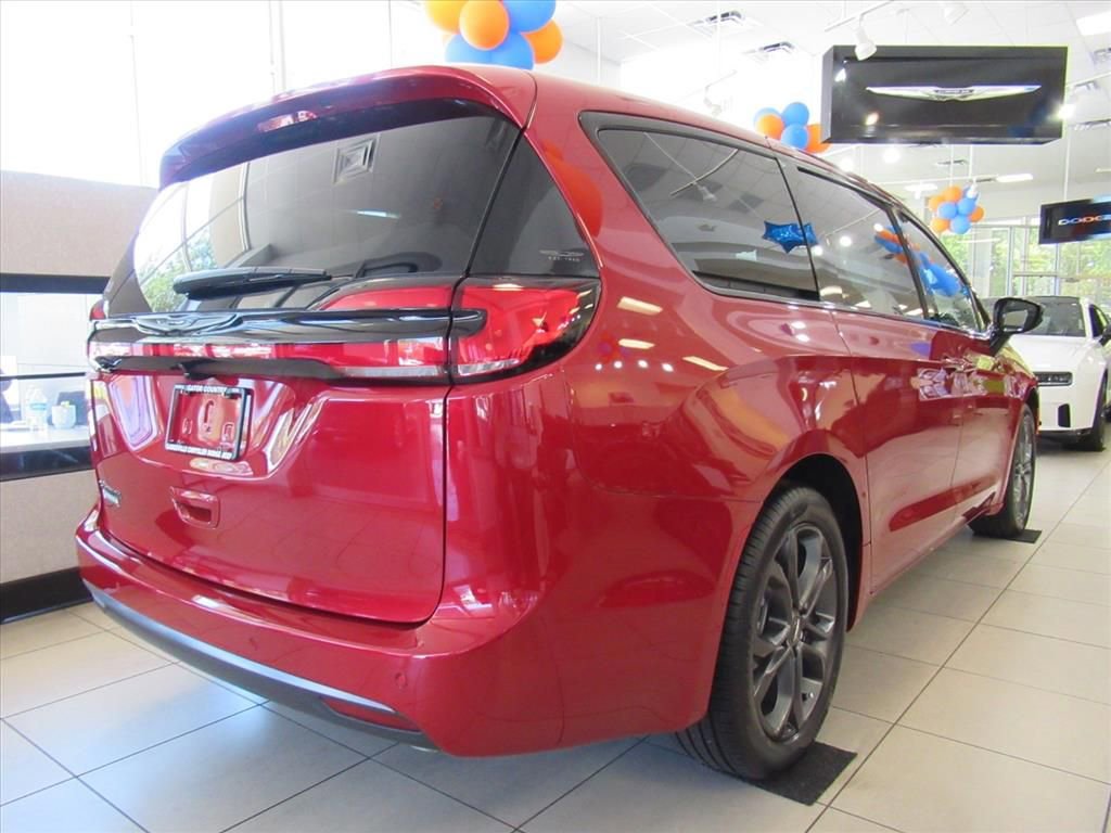 New 2026 Chrysler Pacifica Select image 5