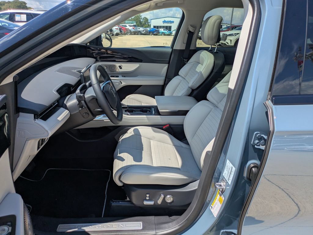 Used 2026 Lincoln Nautilus Reserve AWD/4WD image 4