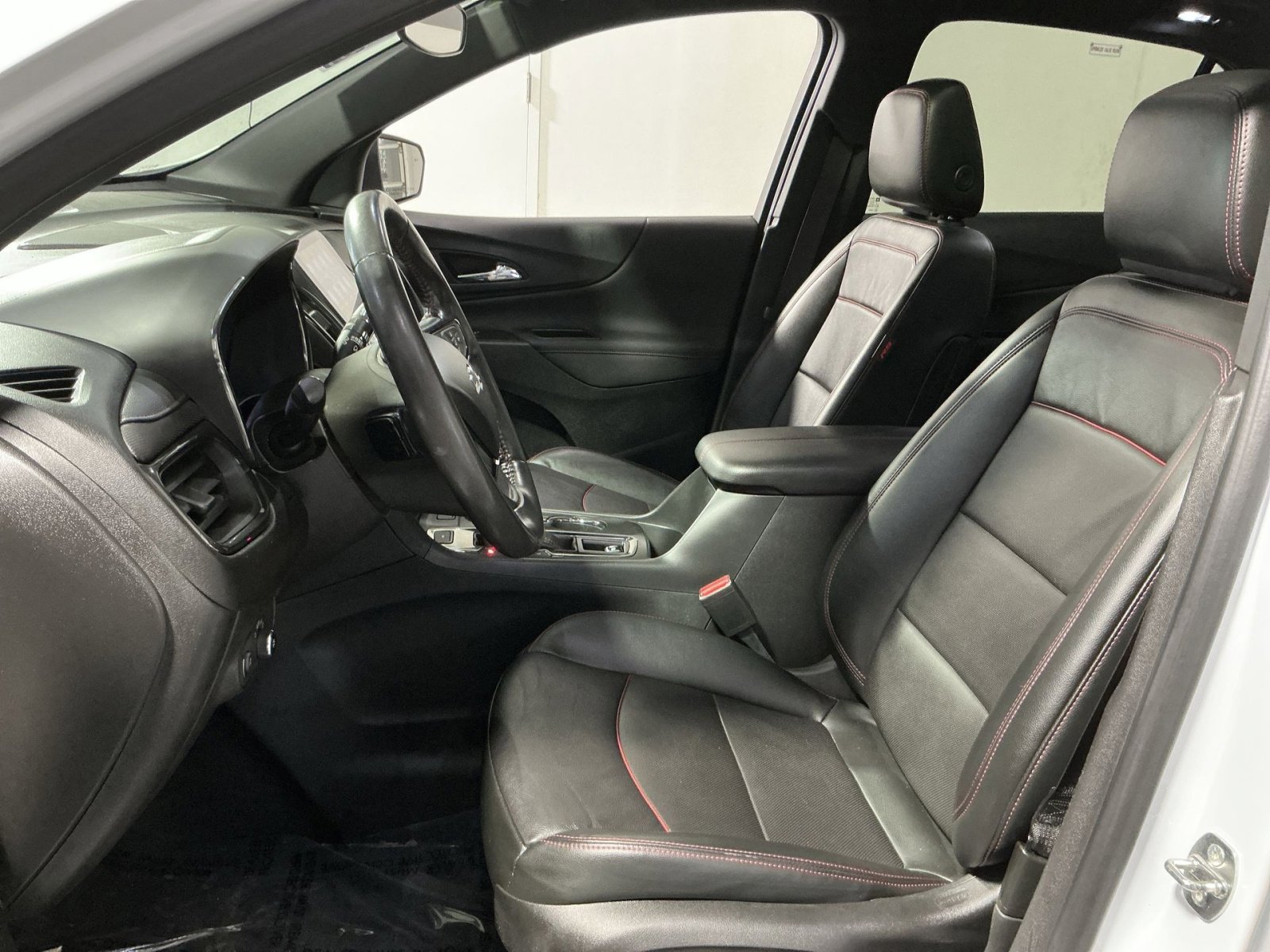 Used 2022 Chevrolet Equinox RS w/ RS Leather Package image 21