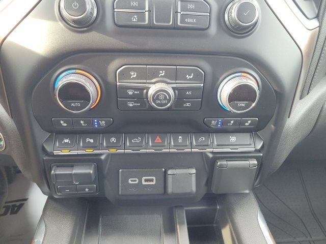 Used 2020 Chevrolet Silverado 1500 High Country w/ Technology Package AWD/4WD image 44
