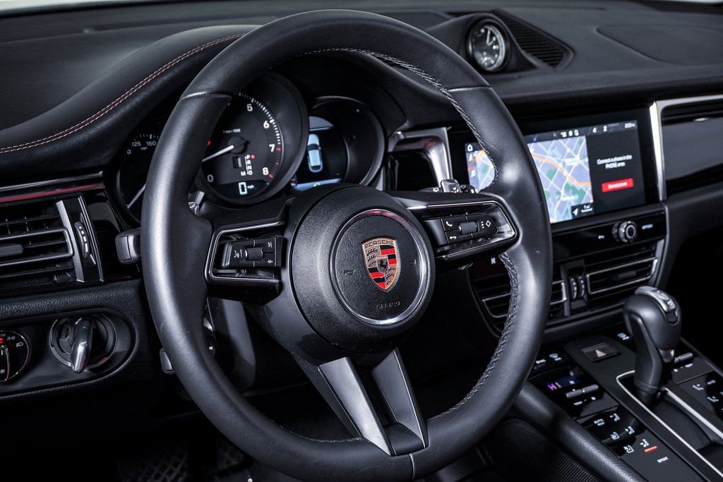 Certified 2025 Porsche Macan image 18