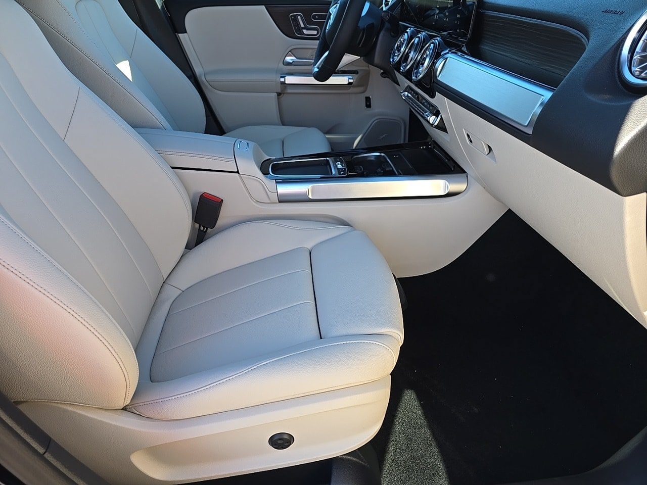 New 2026 Mercedes-Benz GLB 250 4MATIC image 36