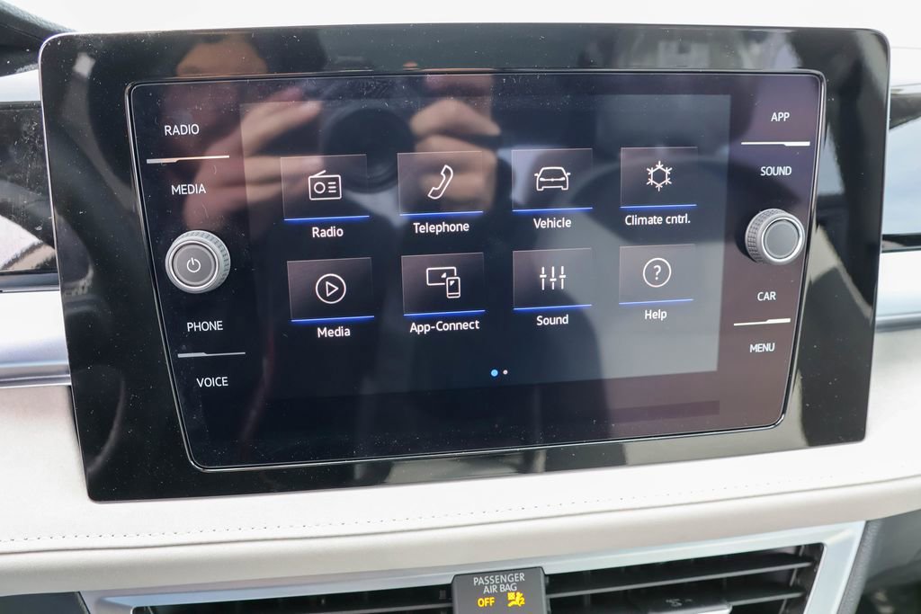 Used 2025 Volkswagen Taos SE image 23