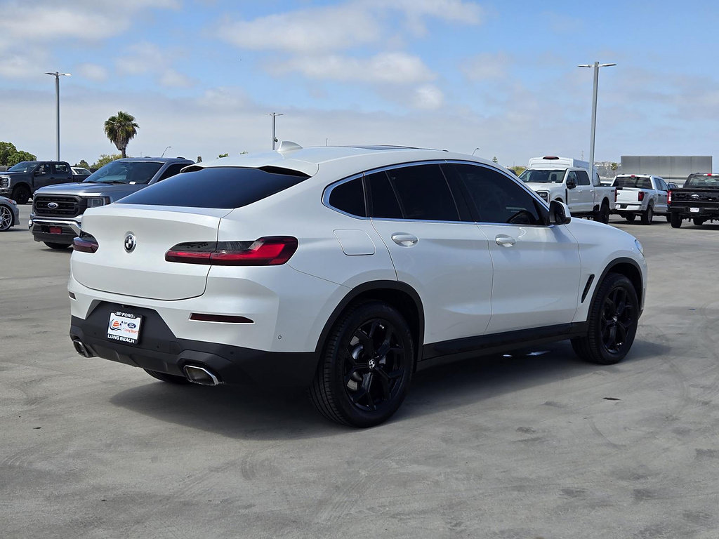 Used 2022 BMW X4 xDrive30i w/ Parking Assistance Package AWD/4WD image 4