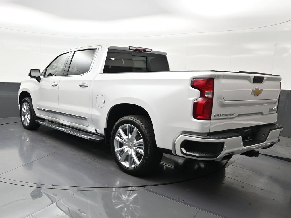 Used 2024 Chevrolet Silverado 1500 High Country w/ High Country Premium Package AWD/4WD image 3