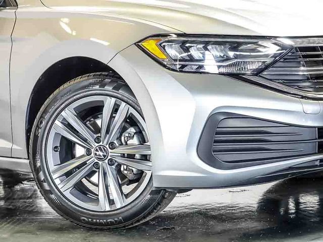 Used 2024 Volkswagen Jetta SE FWD image 4