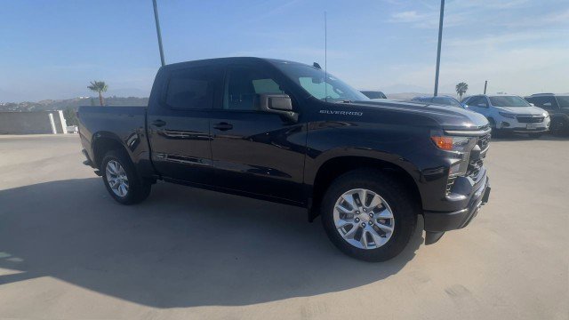 Used 2023 Chevrolet Silverado 1500 Custom image 2