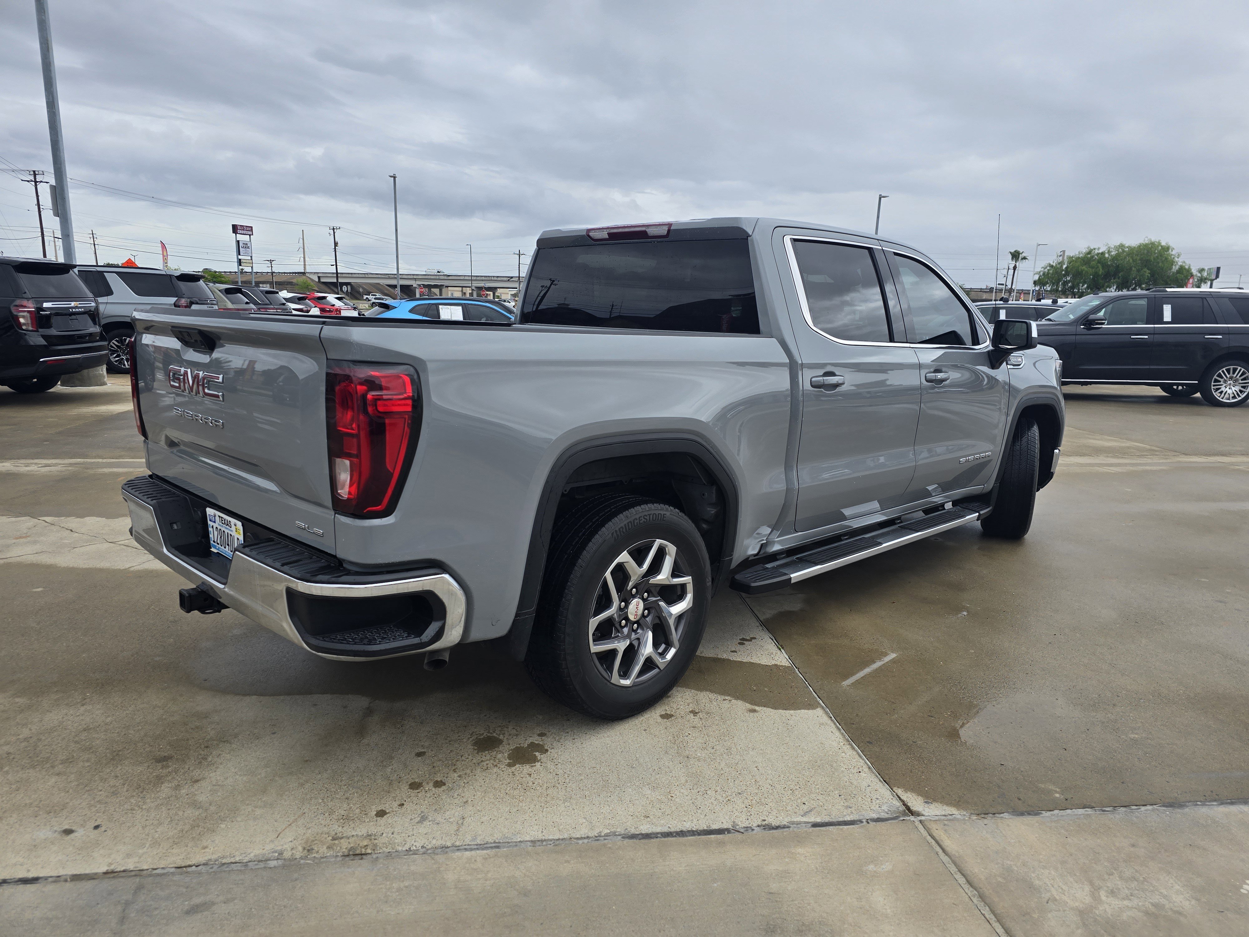 Used 2024 GMC Sierra 1500 SLE image 3