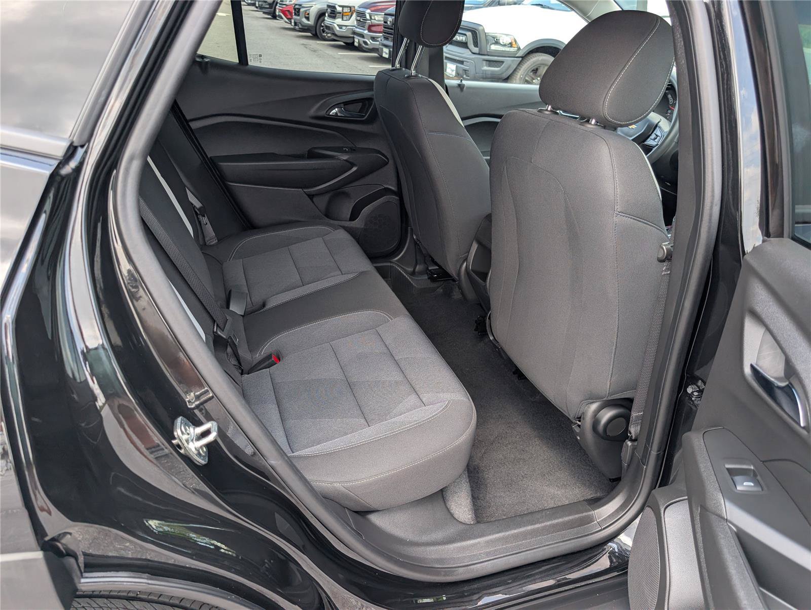 Used 2025 Chevrolet Trax LS FWD image 11