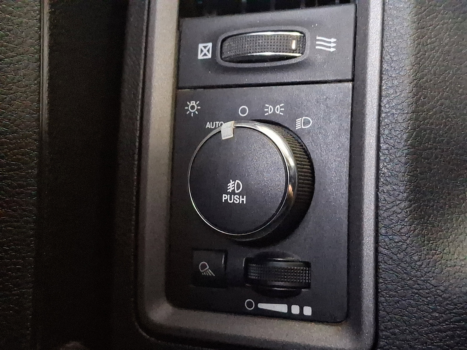 Used 2013 RAM 1500 Express AWD/4WD image 21
