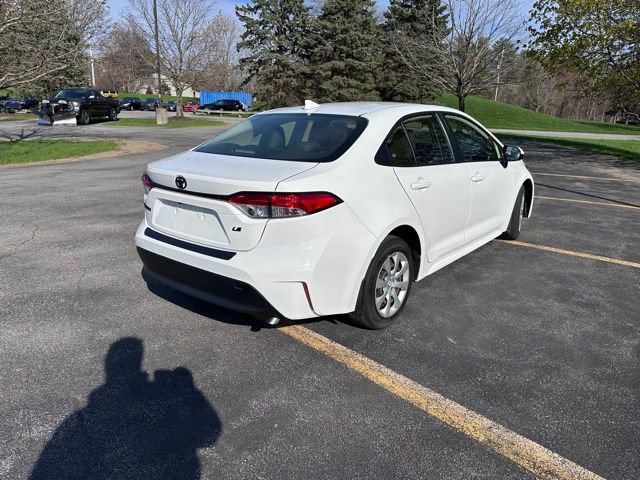 Used 2023 Toyota Corolla LE image 3