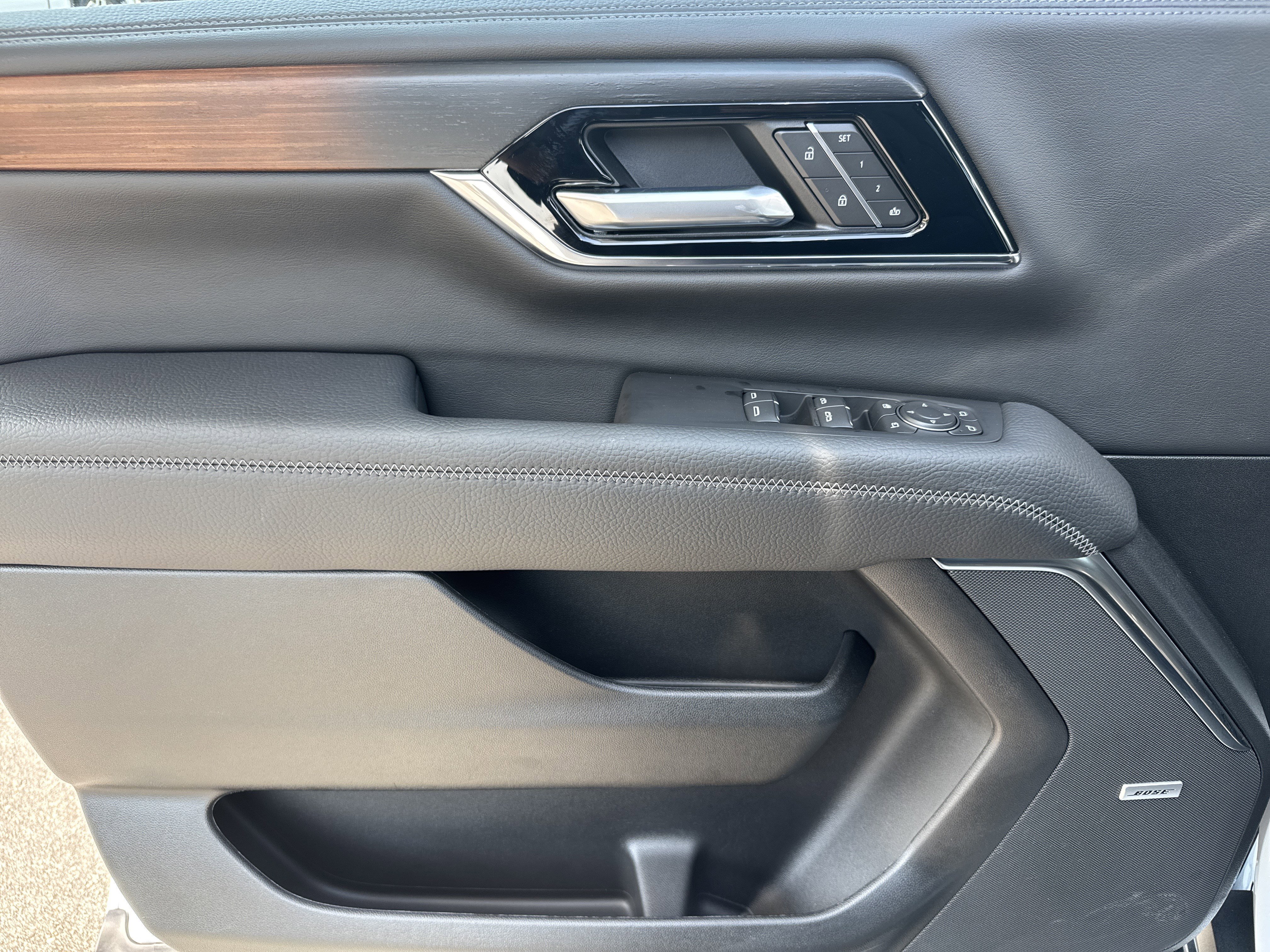 Used 2026 GMC Yukon XL Denali w/ Denali Reserve Package AWD/4WD image 14