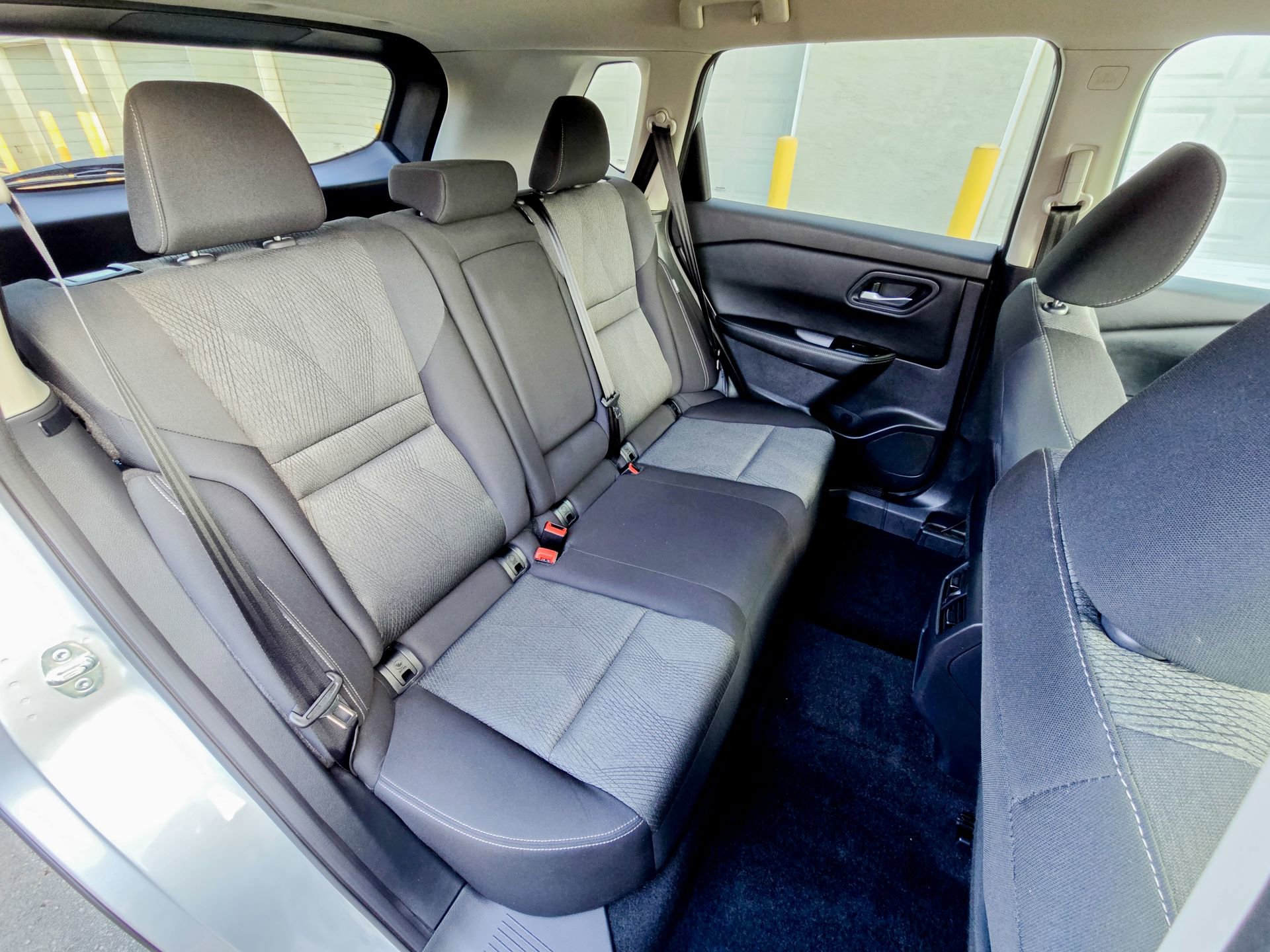 Used 2024 Nissan Rogue SV image 32