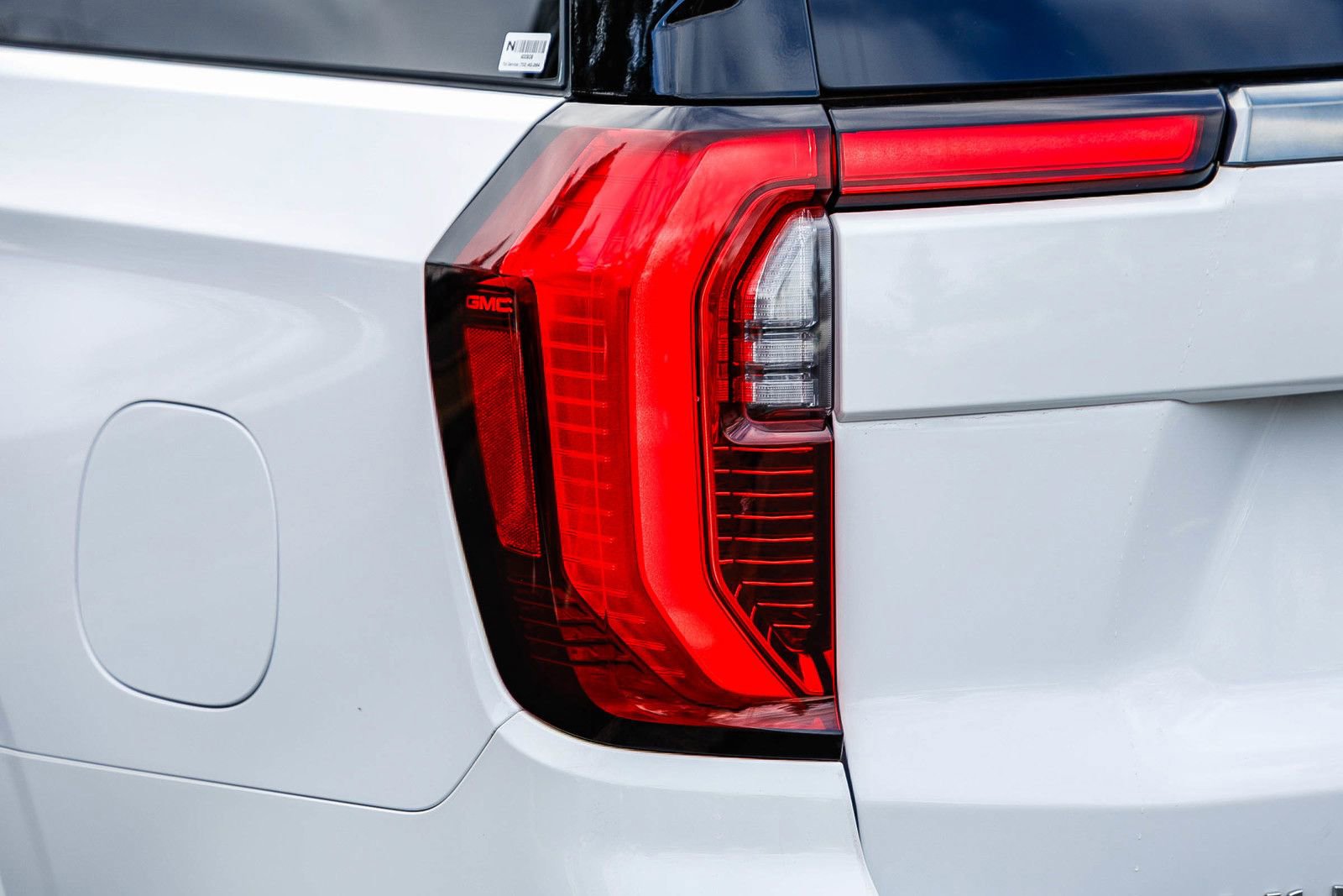 Used 2025 GMC Yukon XL AT4 image 8