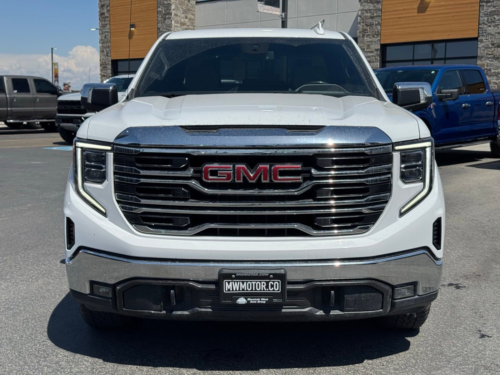 Used 2022 GMC Sierra 1500 SLT image 2