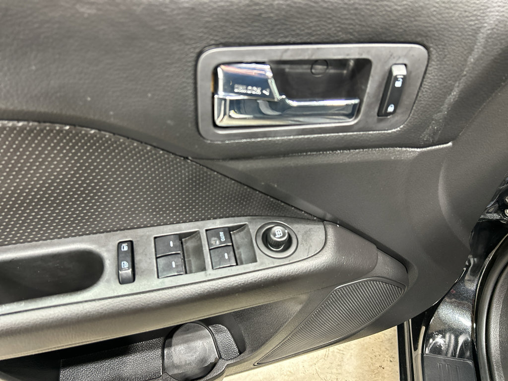 Used 2009 Ford Fusion SEL image 12