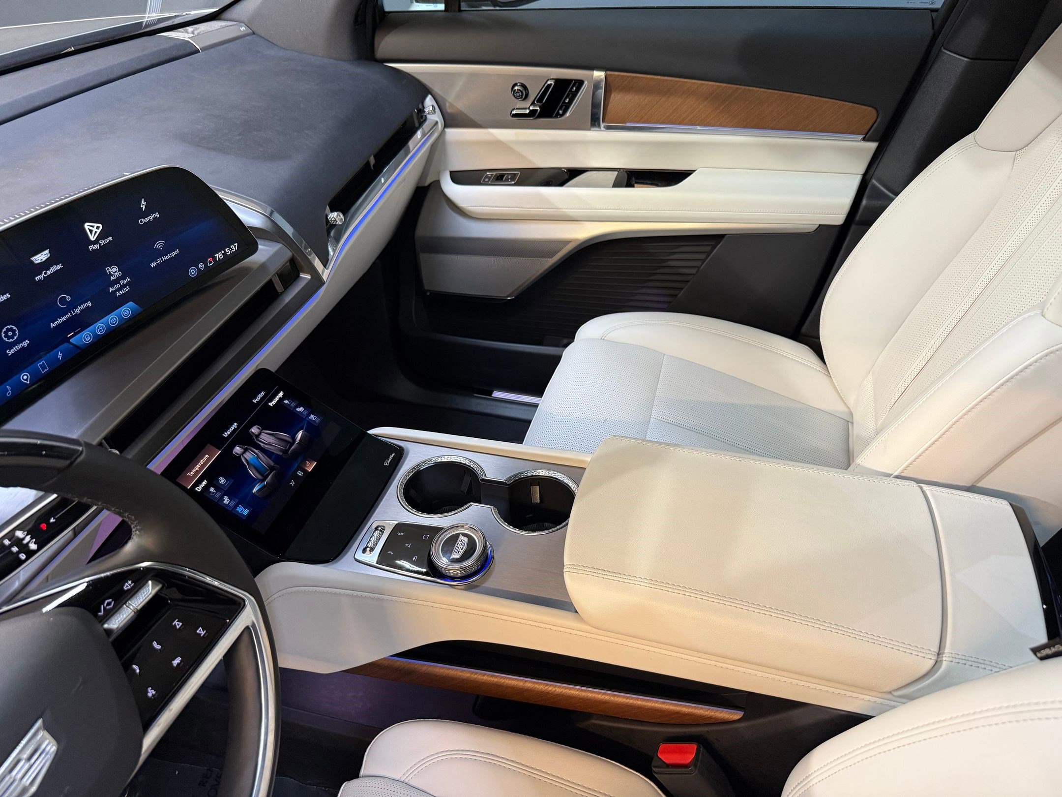 New 2026 Cadillac Vistiq Sport w/ LPO, Floor Liner Package image 41