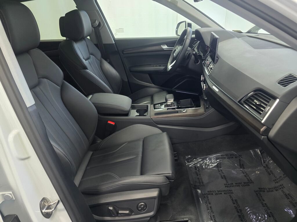 Certified 2025 Audi Q5 2.0T Premium Plus image 28