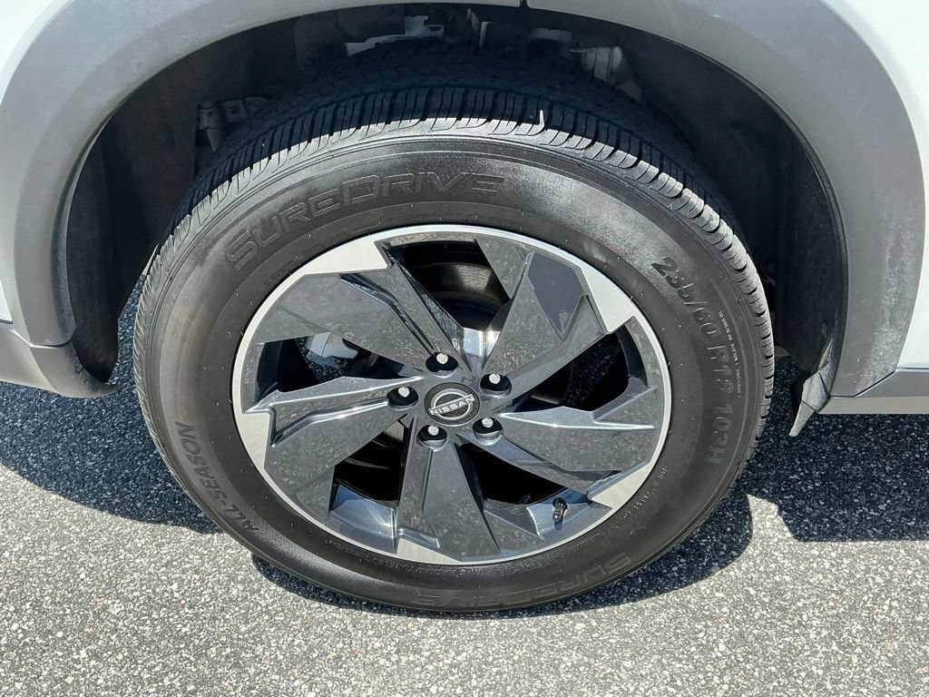 Used 2024 Nissan Rogue SV FWD image 14