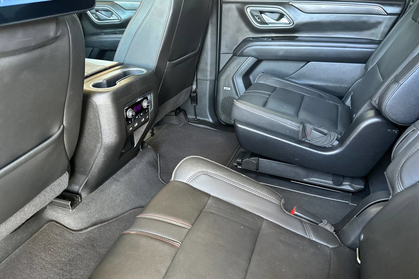 Certified 2022 Chevrolet Suburban RST w/ Sport Performance Package AWD/4WD image 13