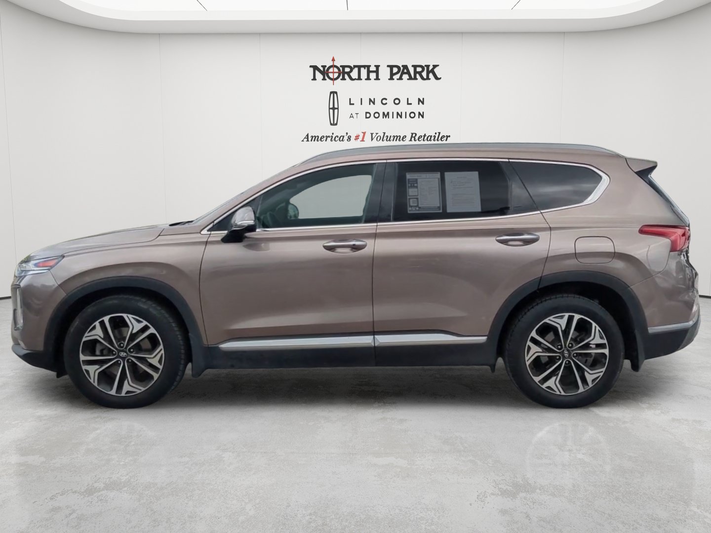 Used 2019 Hyundai Santa Fe FWD image 2