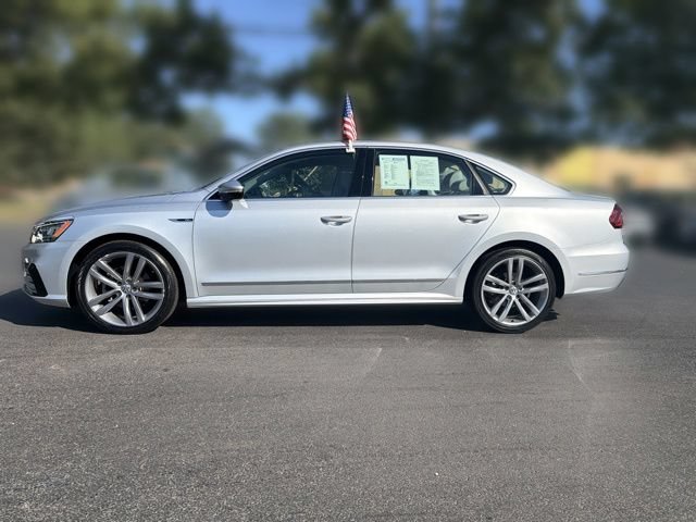 Used 2017 Volkswagen Passat 1.8T R-Line w/ R-Line Lighting Package FWD image 4