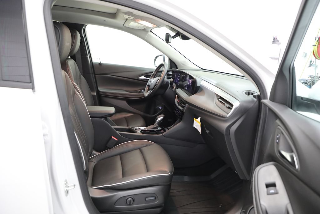 Used 2025 Buick Encore GX Avenir w/ Avenir Technology Package AWD/4WD image 9