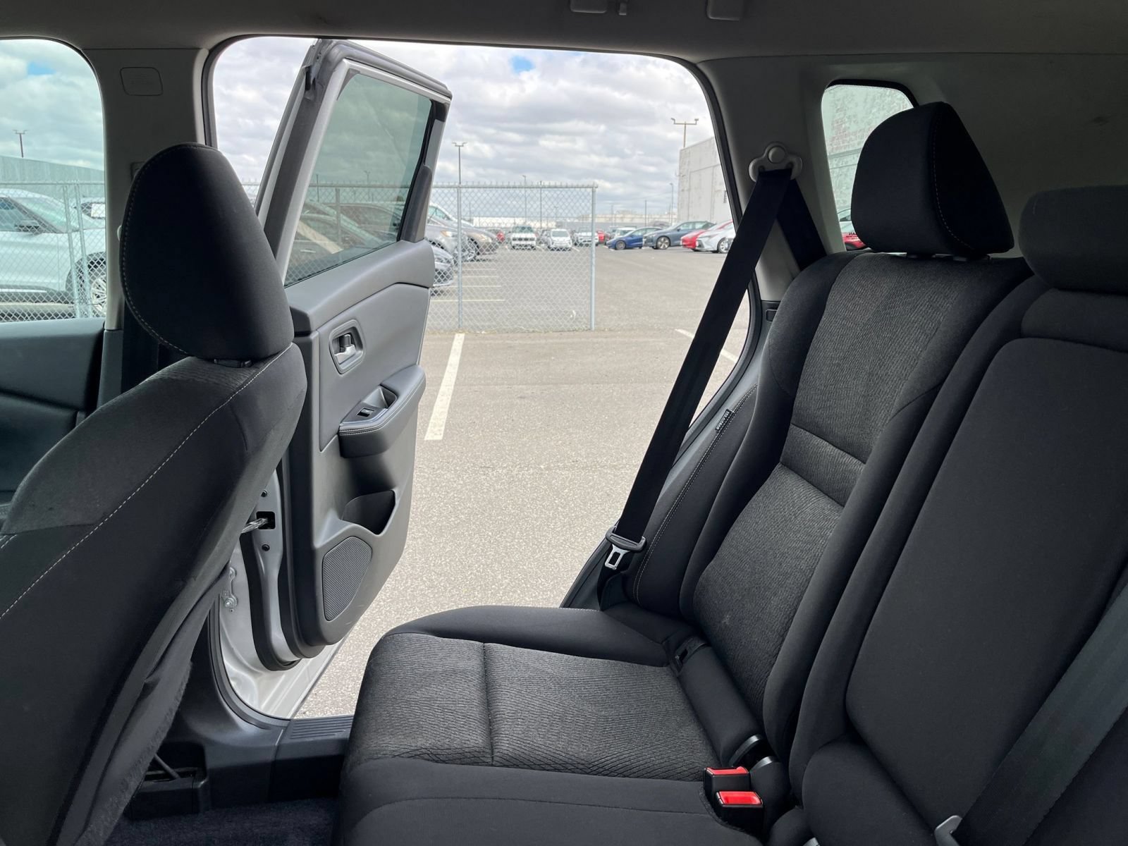 Used 2025 Nissan Rogue SV AWD/4WD image 40