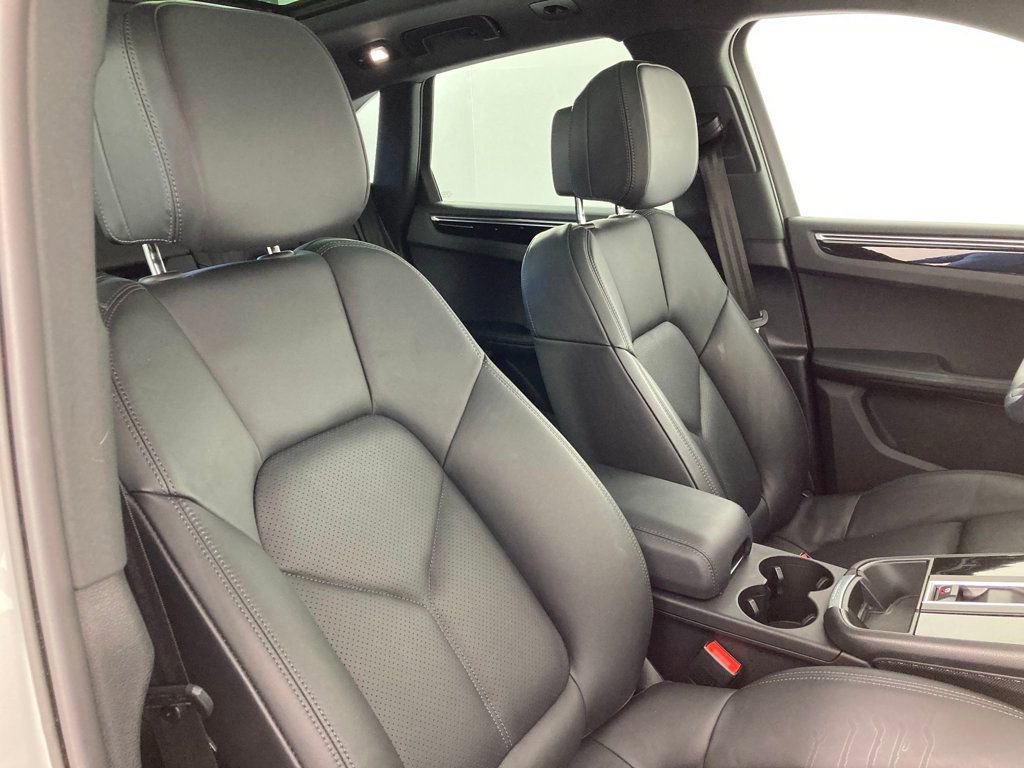 Certified 2022 Porsche Macan AWD/4WD image 21