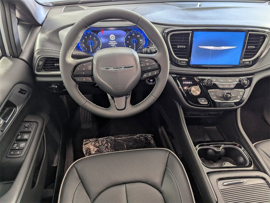 New 2026 Chrysler Pacifica Limited w/ Uconnect Theater Family Group image 13