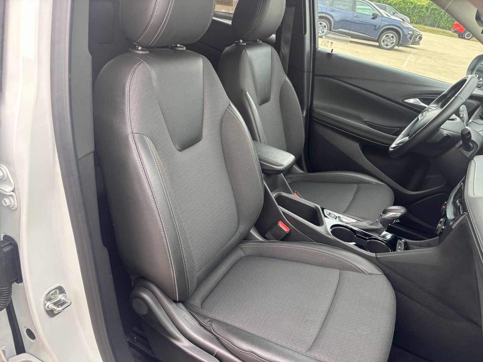 Used 2025 Buick Encore GX Preferred FWD image 35