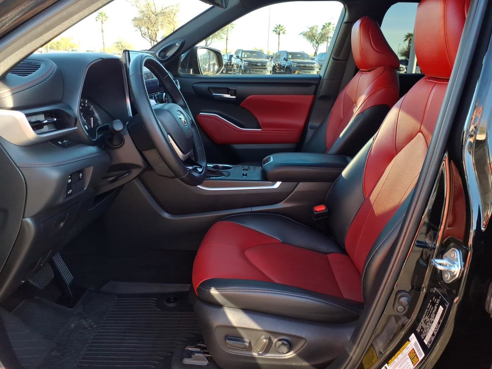 Used 2023 Toyota Highlander XSE image 12