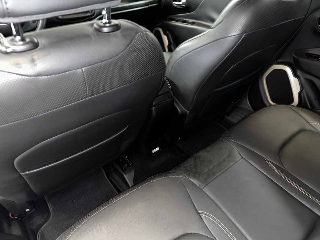 Used 2015 Jeep Renegade Limited image 17