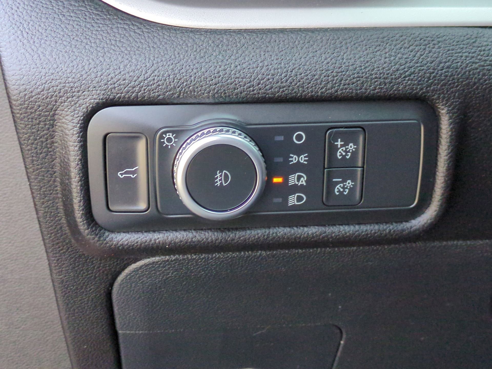 Used 2022 Ford Explorer XLT w/ Equipment Group 202A AWD/4WD image 17
