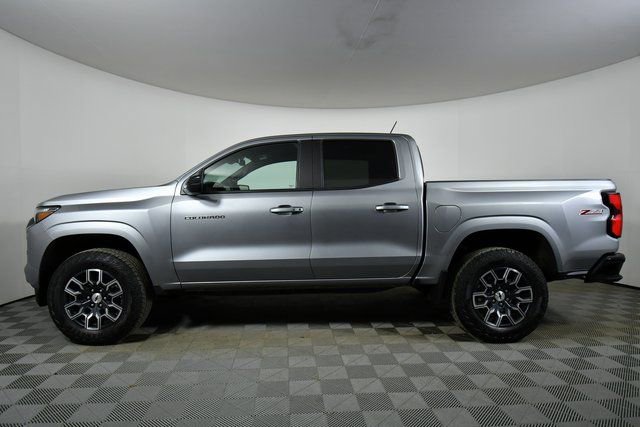 Used 2024 Chevrolet Colorado Z71 w/ Z71 Convenience Package 2 image 16