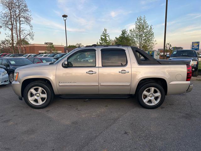 Used 2007 Chevrolet Avalanche LTZ w/ LTZ Preferred Equipment Group AWD/4WD image 8