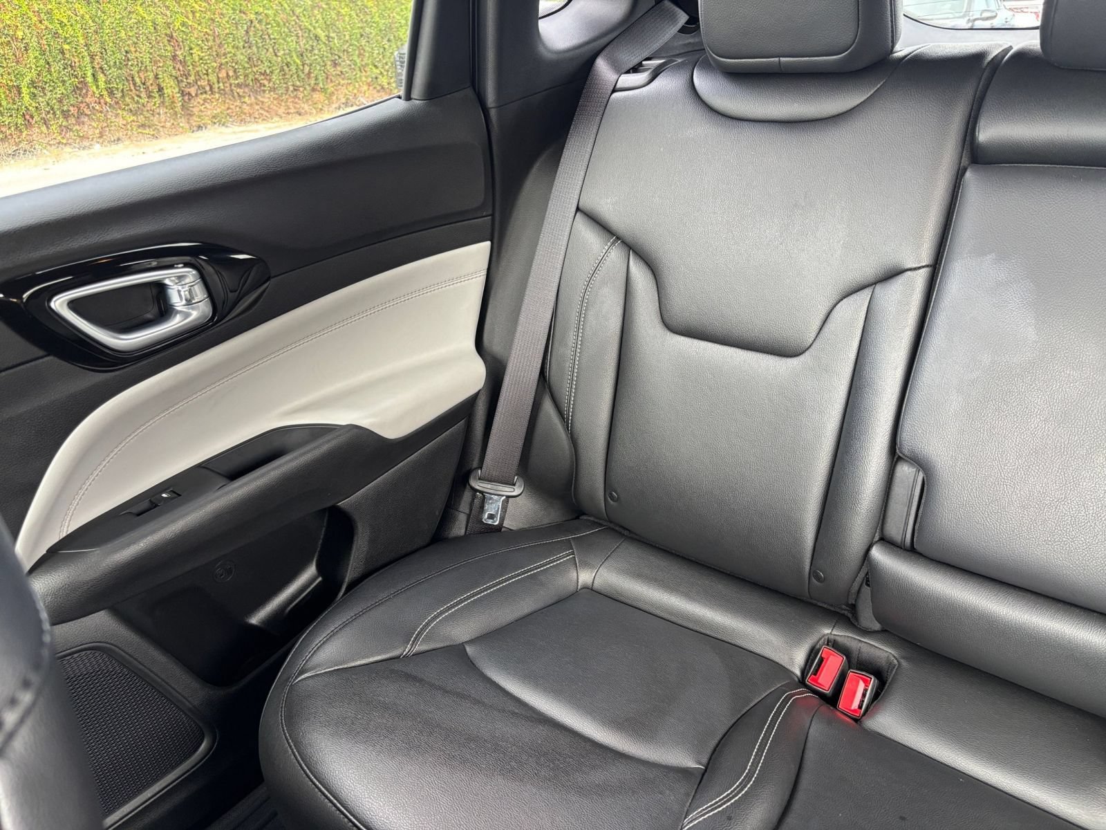 Used 2025 Jeep Compass Limited AWD/4WD image 39