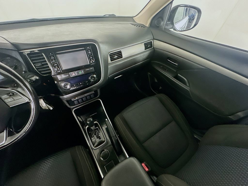 Used 2017 Mitsubishi Outlander ES image 11