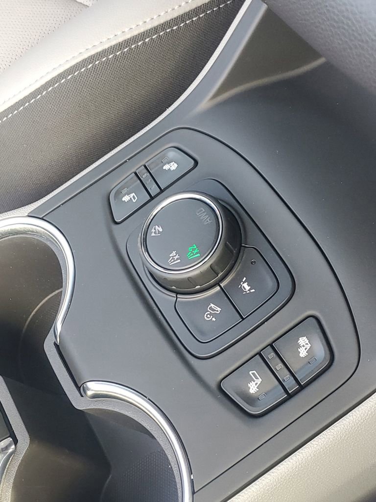 Used 2024 GMC Terrain SLT AWD/4WD image 29