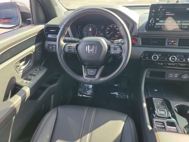 Certified 2025 Honda Pilot TrailSport image 12